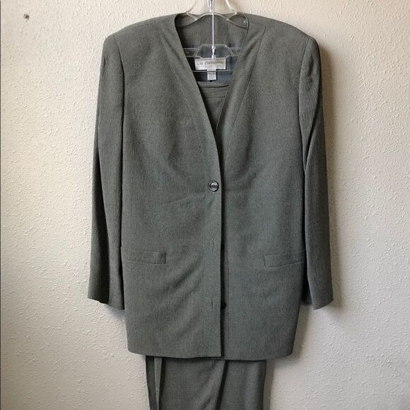Liz Claiborne Petite Collection 2 Piece Suit - Picture 1 of 8